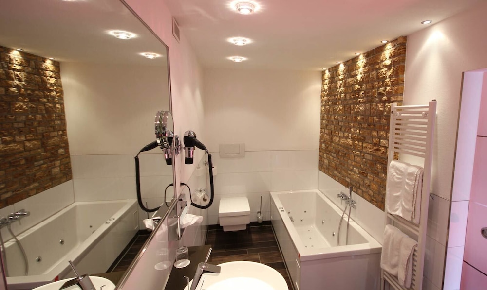 Junior Suite (Main Building) - Photo 2