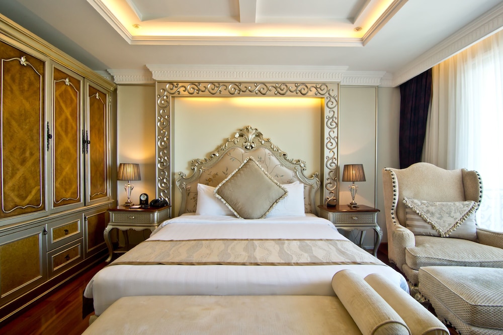 Deluxe beach front with jacuzzi