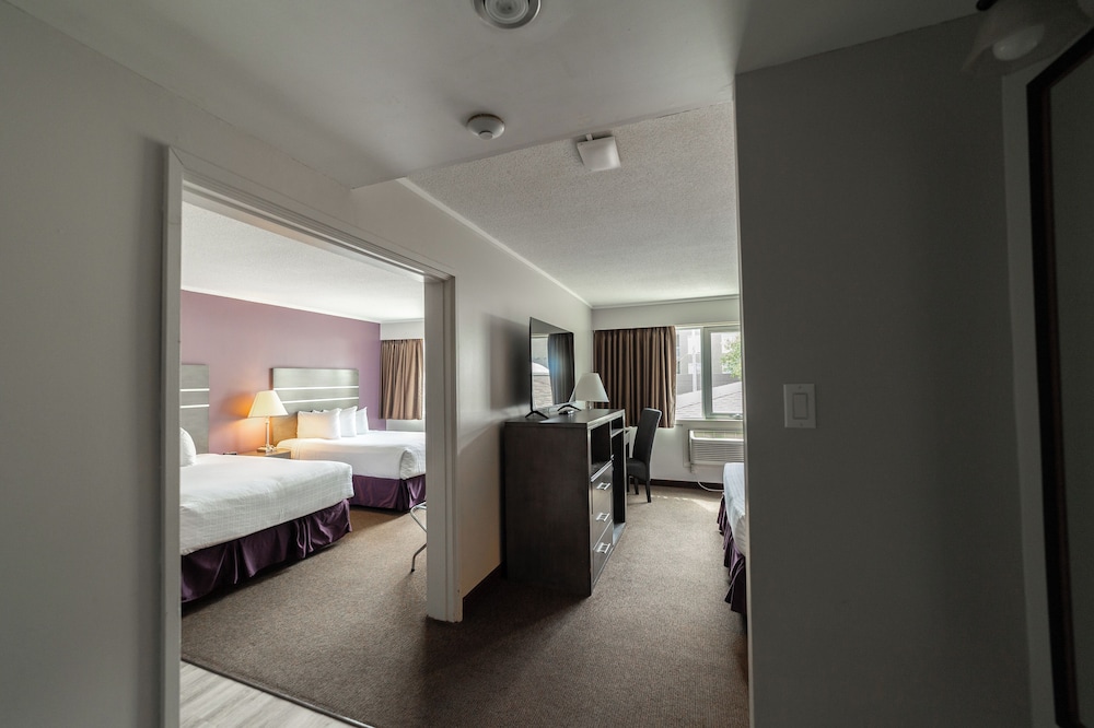 Deluxe Triple Room photo 2