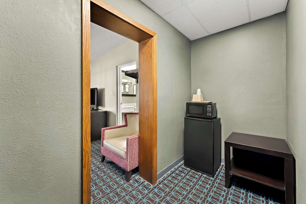 Room, 2 Double Beds - Photo 5