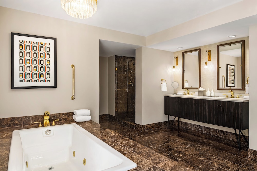 Signature Suite, 1 King Bed, Balcony - Photo 10