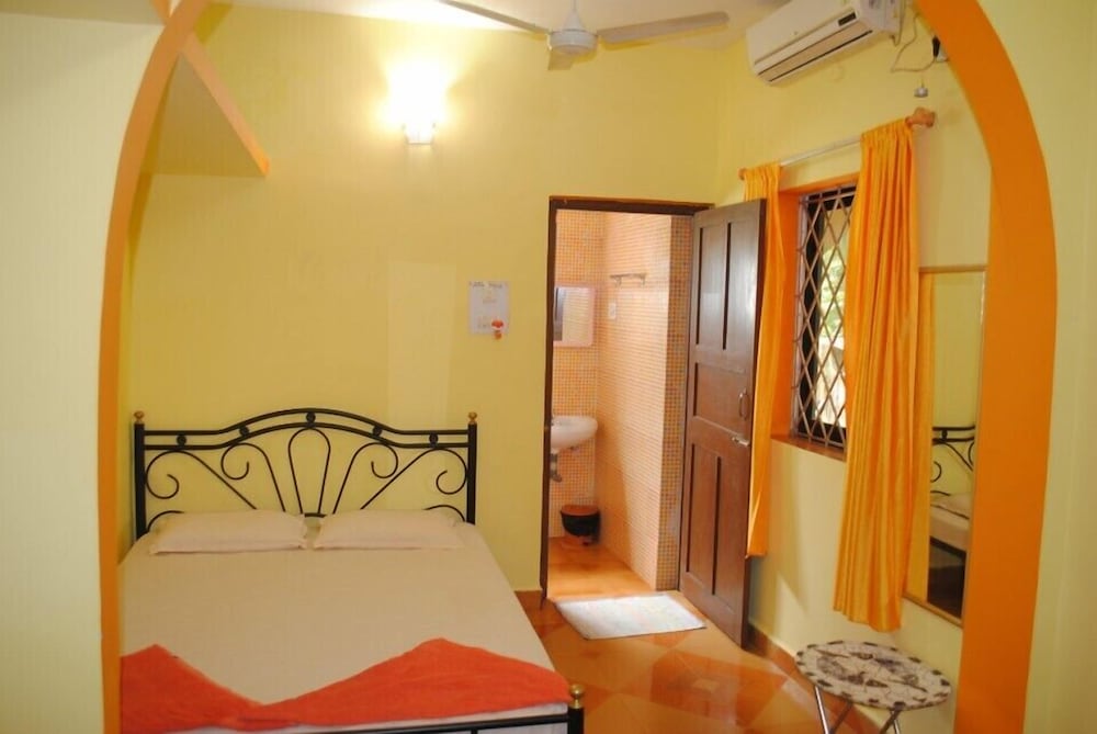 ORANGE DOUBLE OCCUPANCY ROOM photo 1