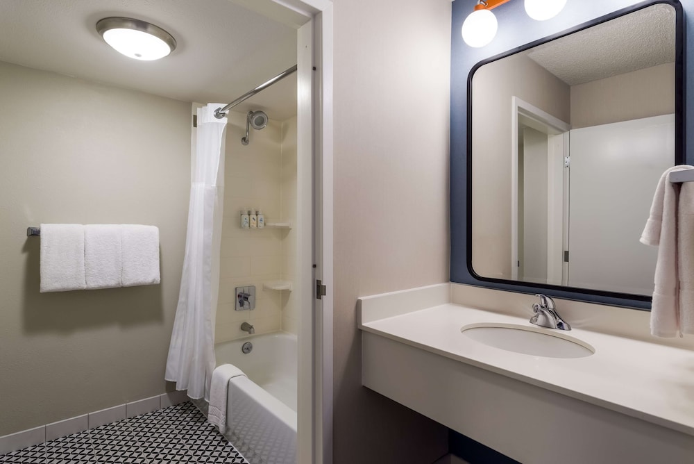Deluxe Room, 2 Queen Beds - Photo 7