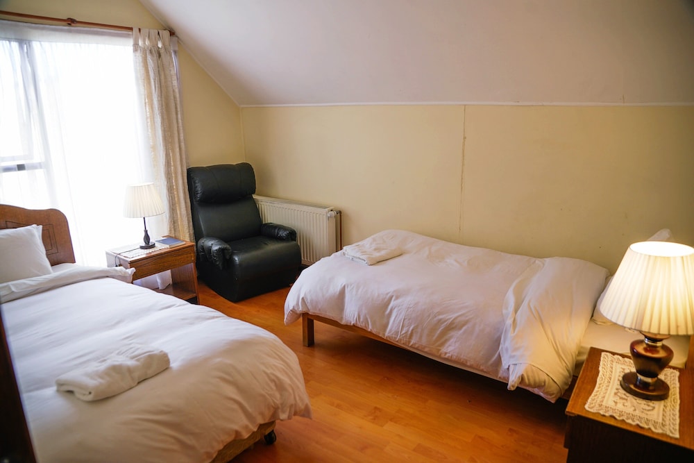 Family Suite, 2 Bedrooms, Refrigerator & Microwave photo 2