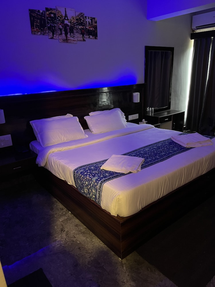 Deluxe Room - Photo 2