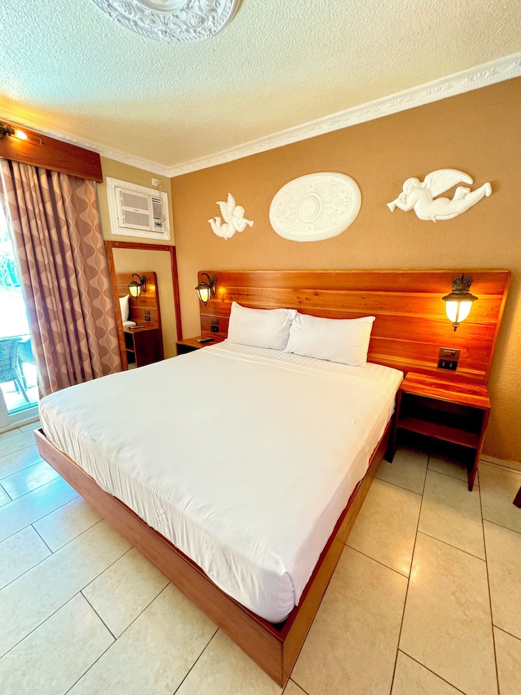 Superior Double Room, 1 King Bed, Non Smoking, Pool View - Photo 6