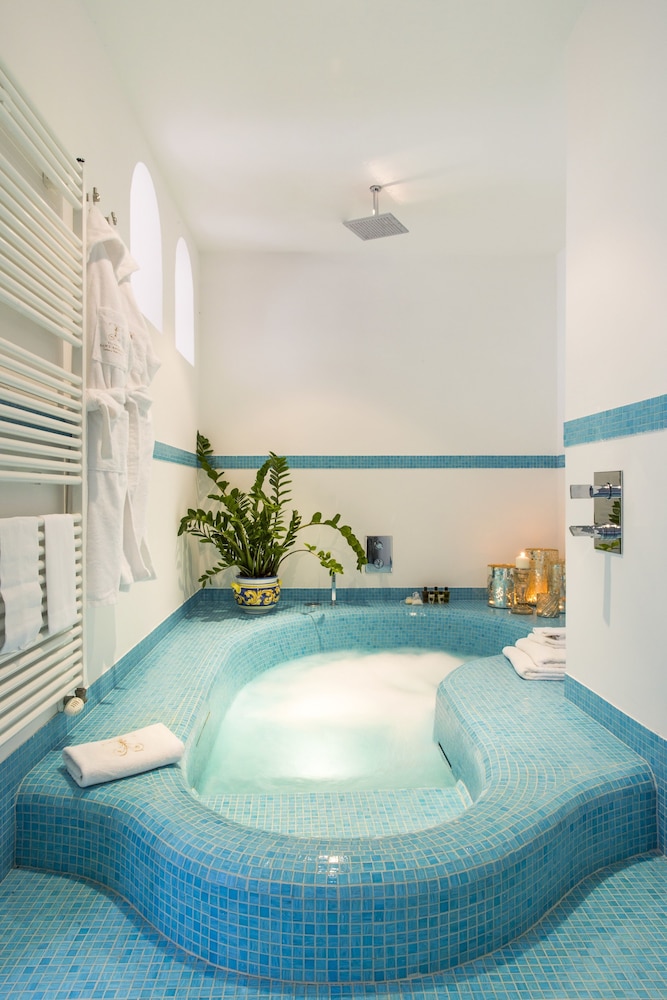 Luxury Suite, 1 King Bed with Sofa bed, Terrace