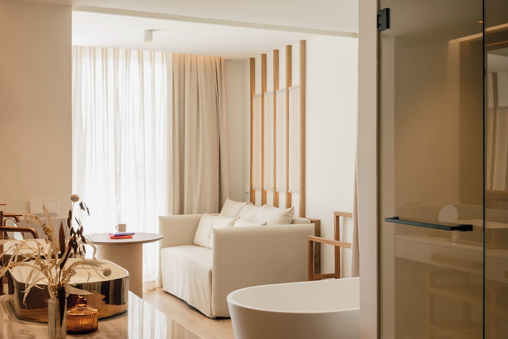 Ultimate ME + Penthouse Suite (2+3) photo 2