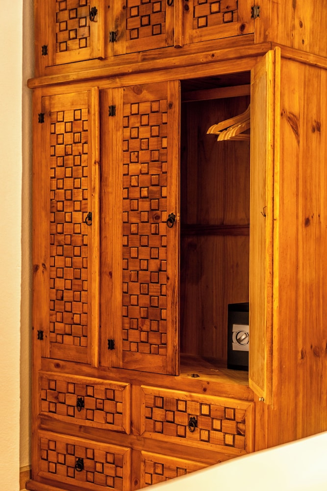 Deluxe Condo, 1 King Bed, Air conditioning, Pool View