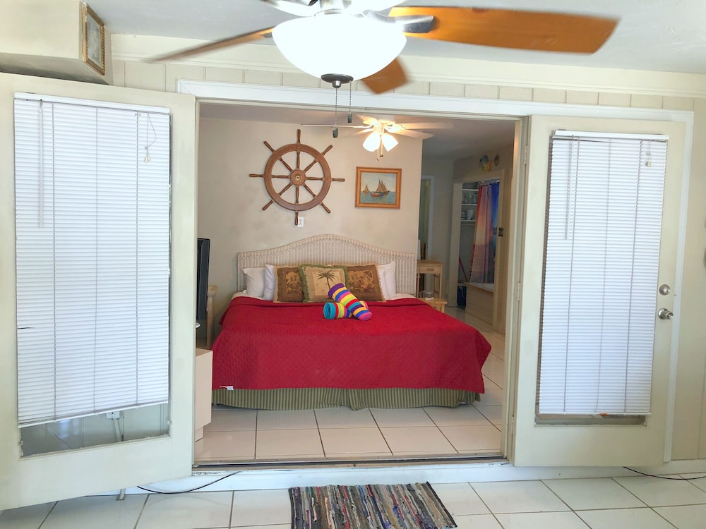 Comfort Cottage, 1 Bedroom, Ocean View, Beachfront photo 2