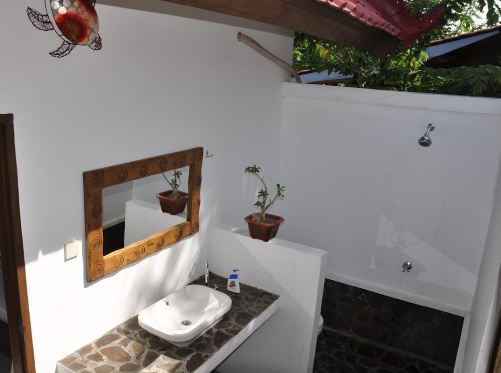 Standard Double Room (No Hot Water In Showers/Bathroom) photo 2