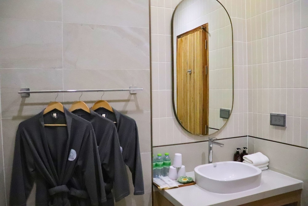 Premier Triple Room, Garden View - Photo 10