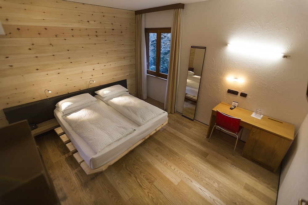Economy XX room, No Balcony, View On a Stony Wall