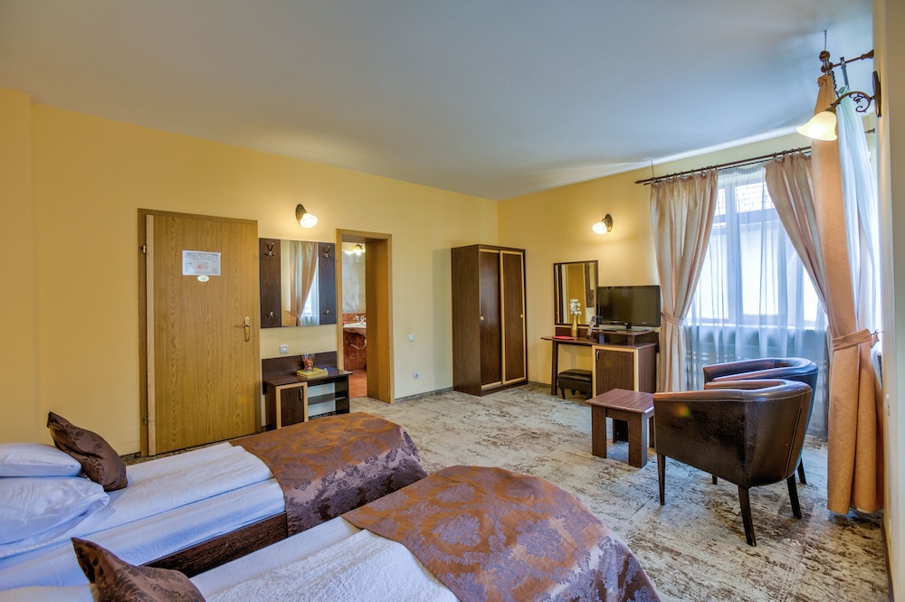 Standard Twin Room - Photo 5