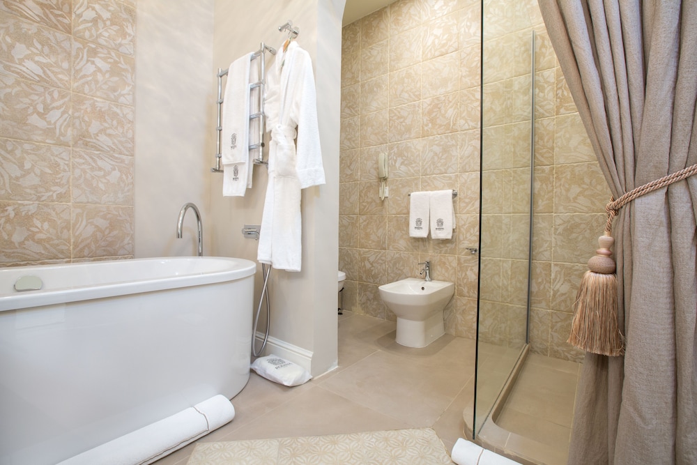 Deluxe Double Or Twin Room photo 3