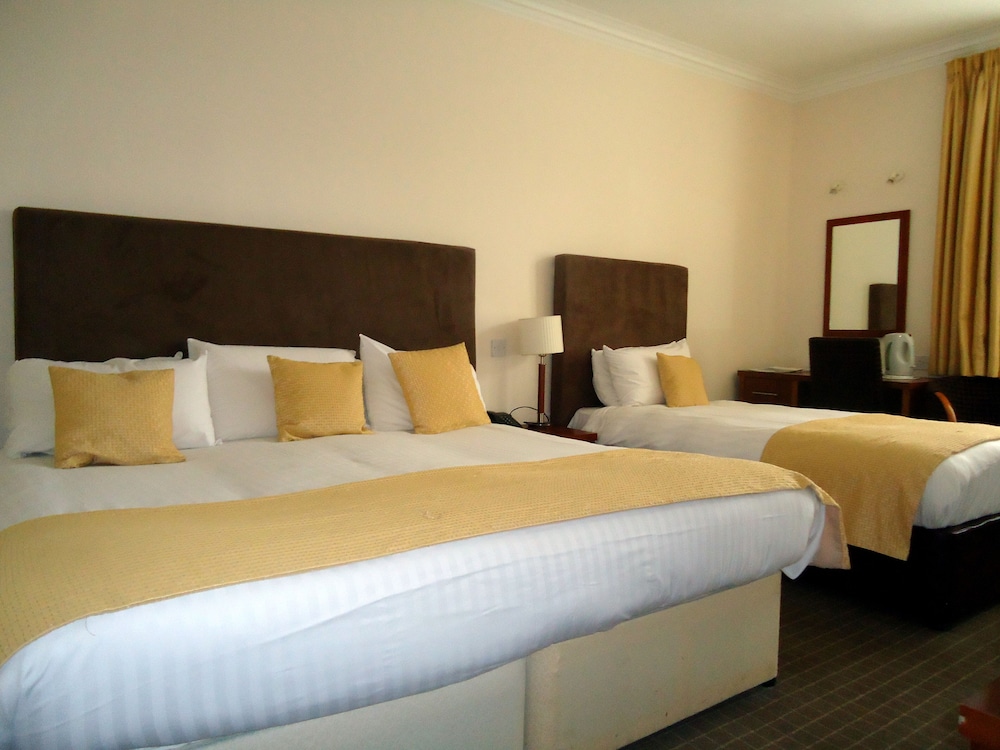 Standard Room, Multiple Beds, Non Smoking photo 2