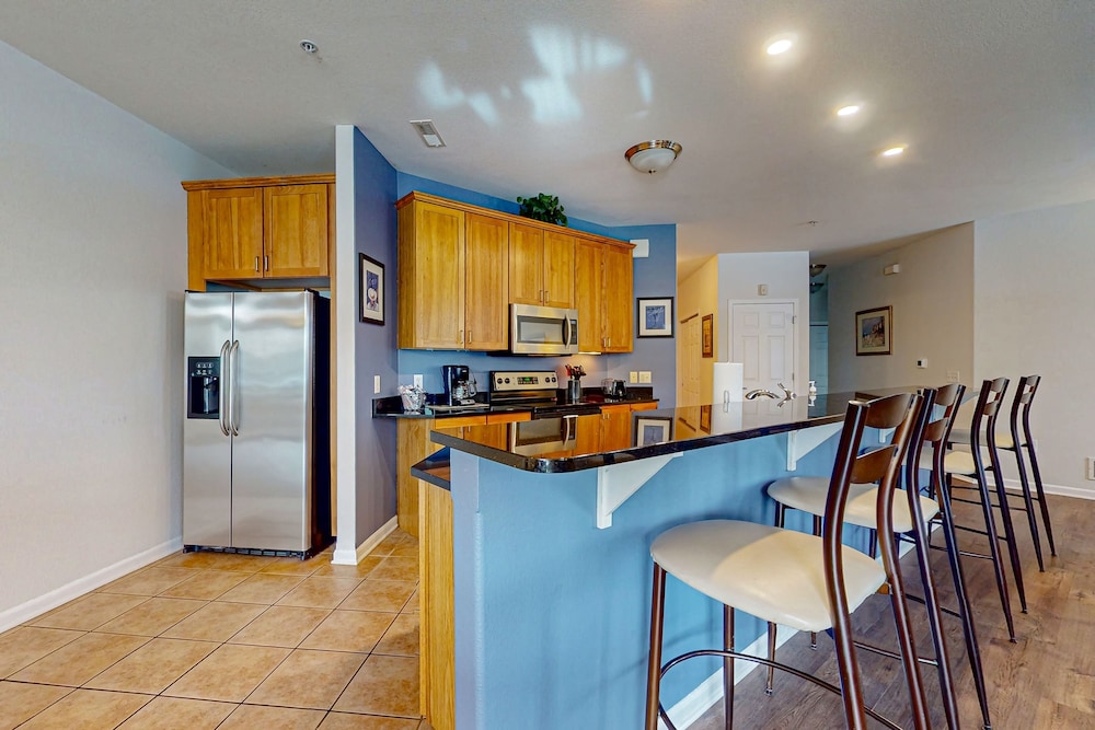 Condo, 3 Bedrooms (No View) photo 2