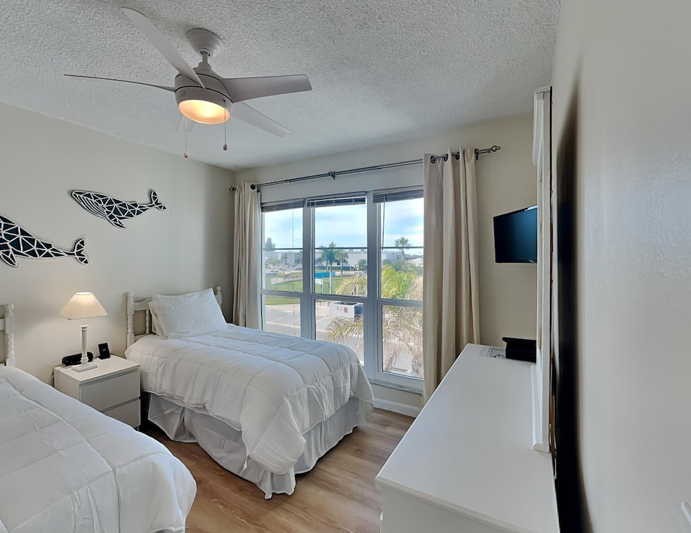 Condo (2 Bedrooms) photo 3