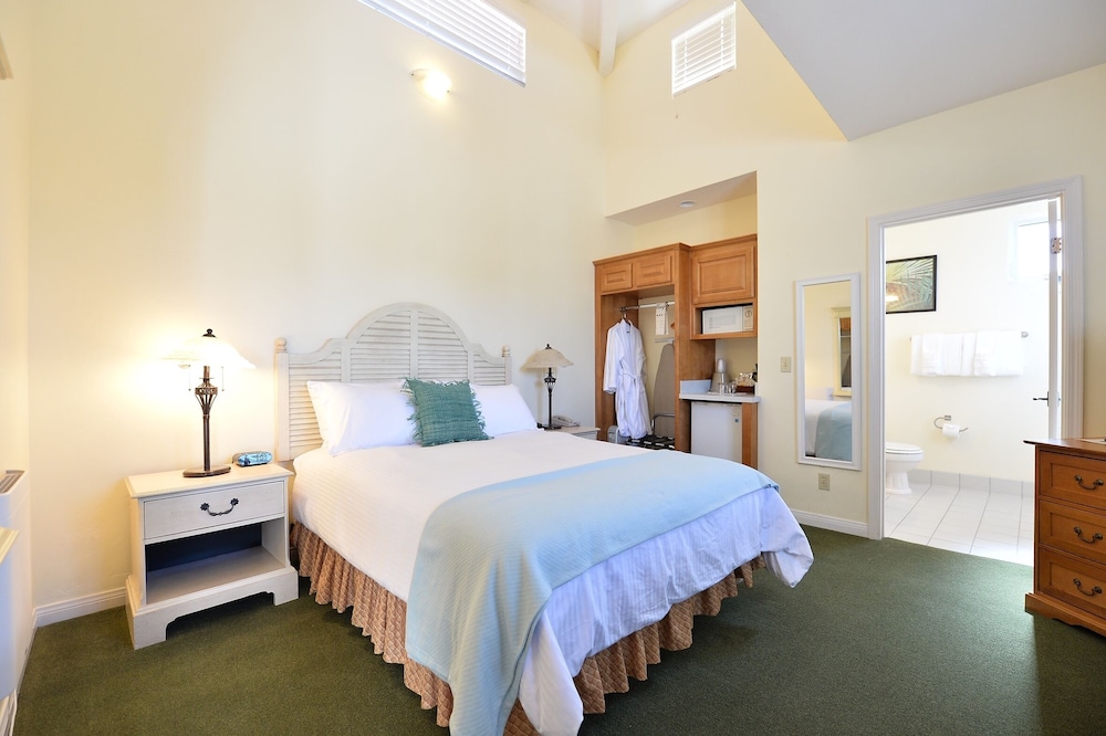 Design Room, 1 Queen Bed, Jetted Tub