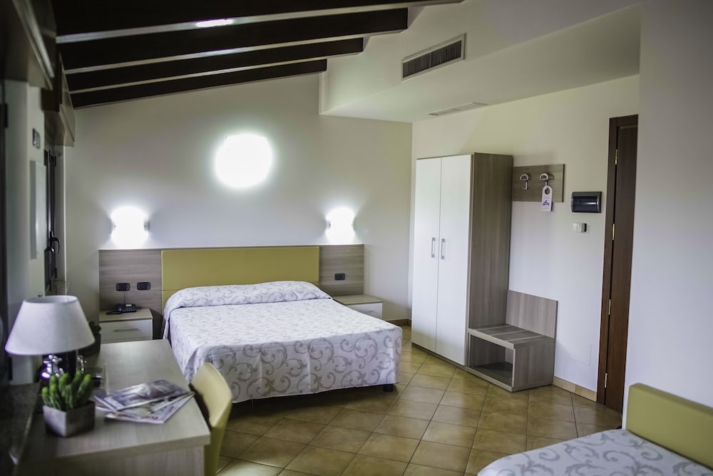 Superior Double Room, Bathtub