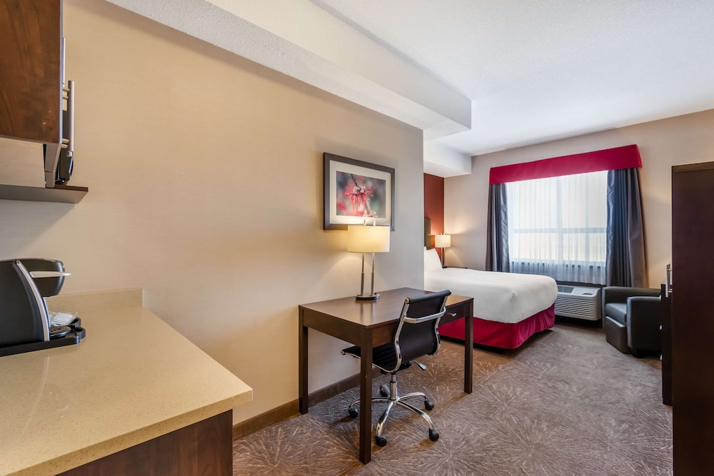 Standard Room, 1 Queen Bed, Non Smoking, Refrigerator & Microwave