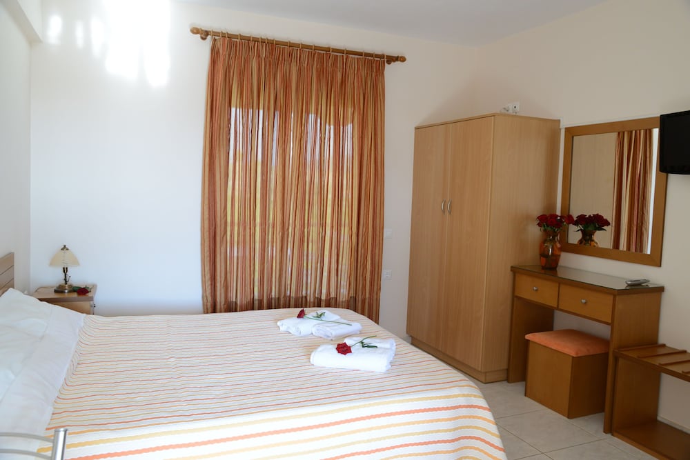 Deluxe Studio Suite (Top Floor) photo 3