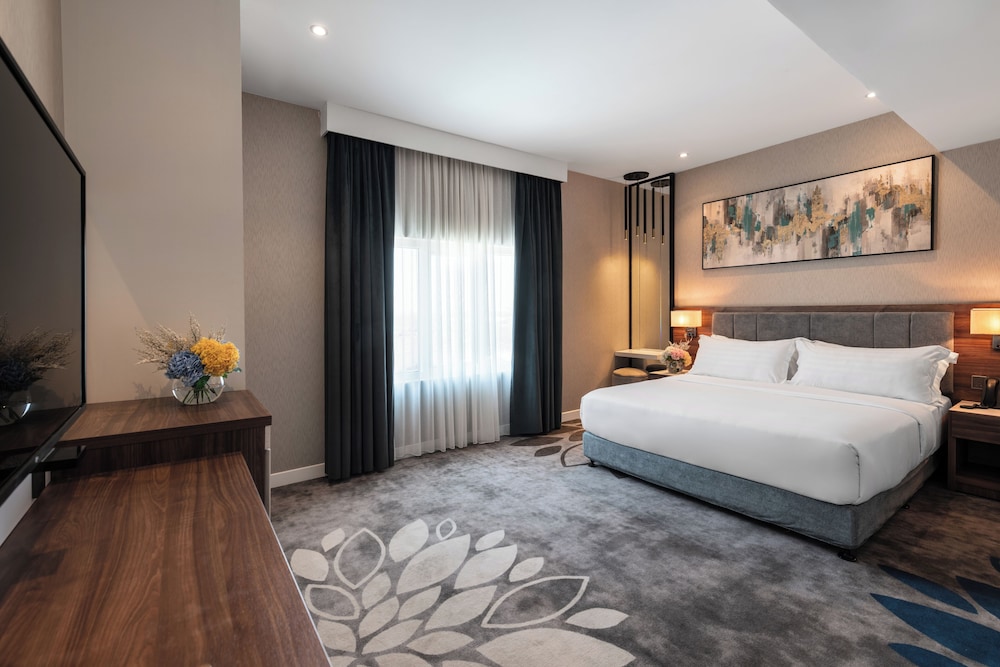Junior Suite, 1 King Bed, City View photo 1