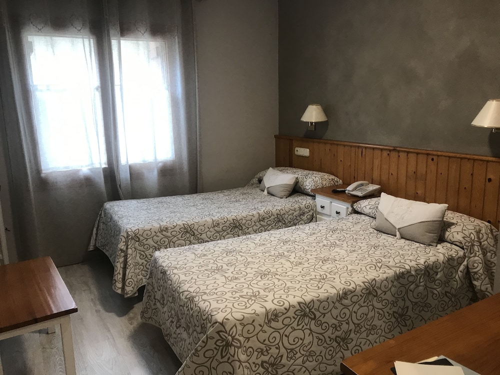Basic Twin Room photo 3