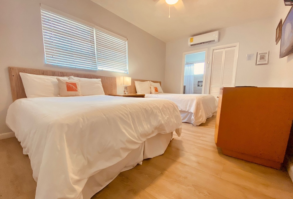 Basic Room, 2 Double Beds, Non Smoking, City View