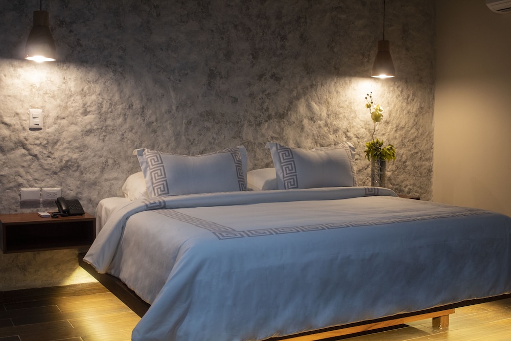 Superior Room, 1 King Bed - Photo 3