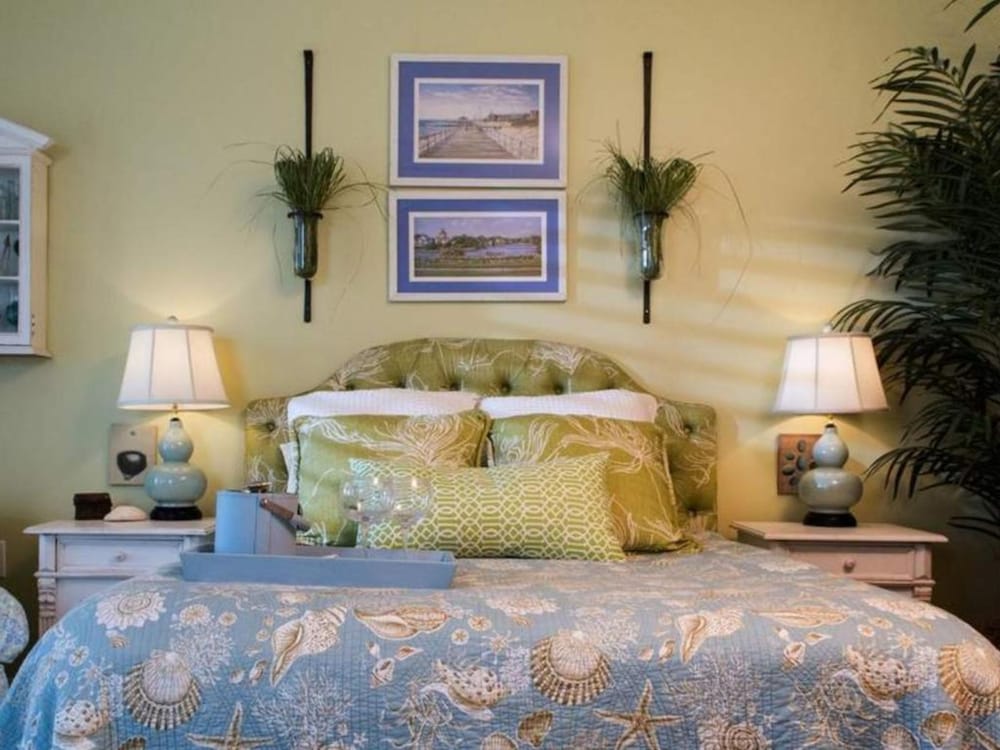 Room, Private Bathroom (Room 07 - Lakeview with Balcony Max 2 people)