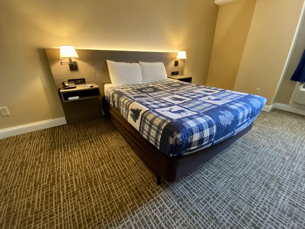 Deluxe Suite, 2 Queen Beds - Photo 3