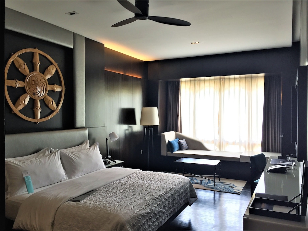 Deluxe Room, 1 King Bed with Sofa bed, River View