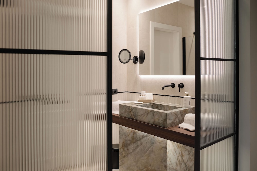 Junior Double or Twin Room, City View photo 3