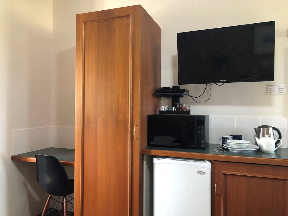 Standard Room, Non Smoking (Queen &Single)