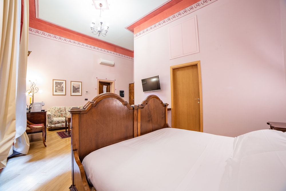 Romantic Room (K4) photo 2