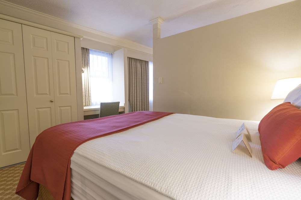 Suite, 1 Bedroom - Photo 9