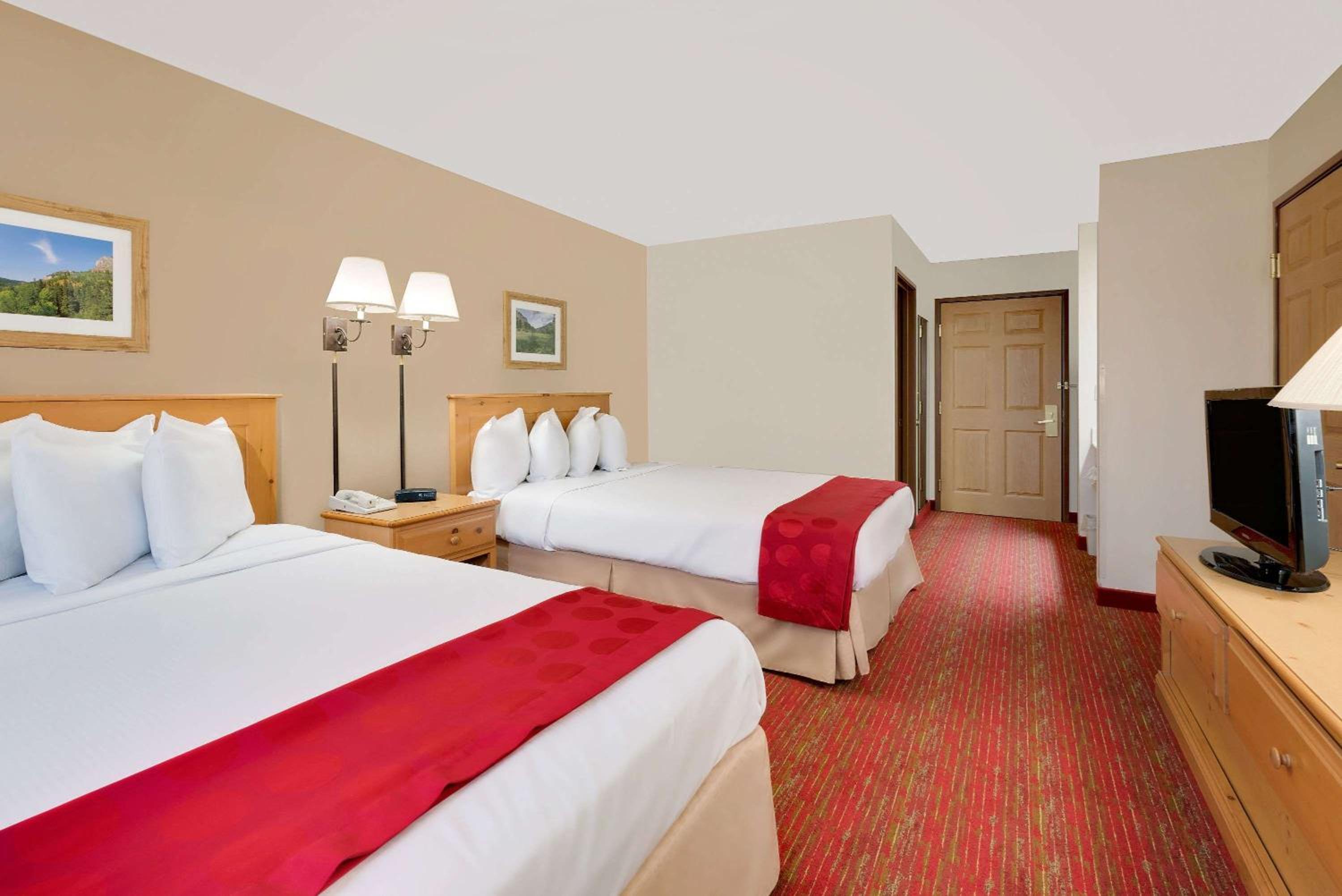 Queen Room with Two Queen Beds - Non-Smoking photo 1