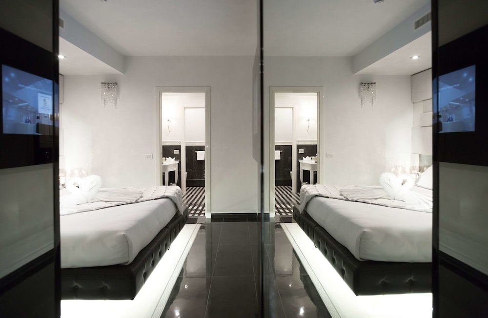 Junior Suite, 1 King Bed, Non Smoking (Living Room) - Photo 5