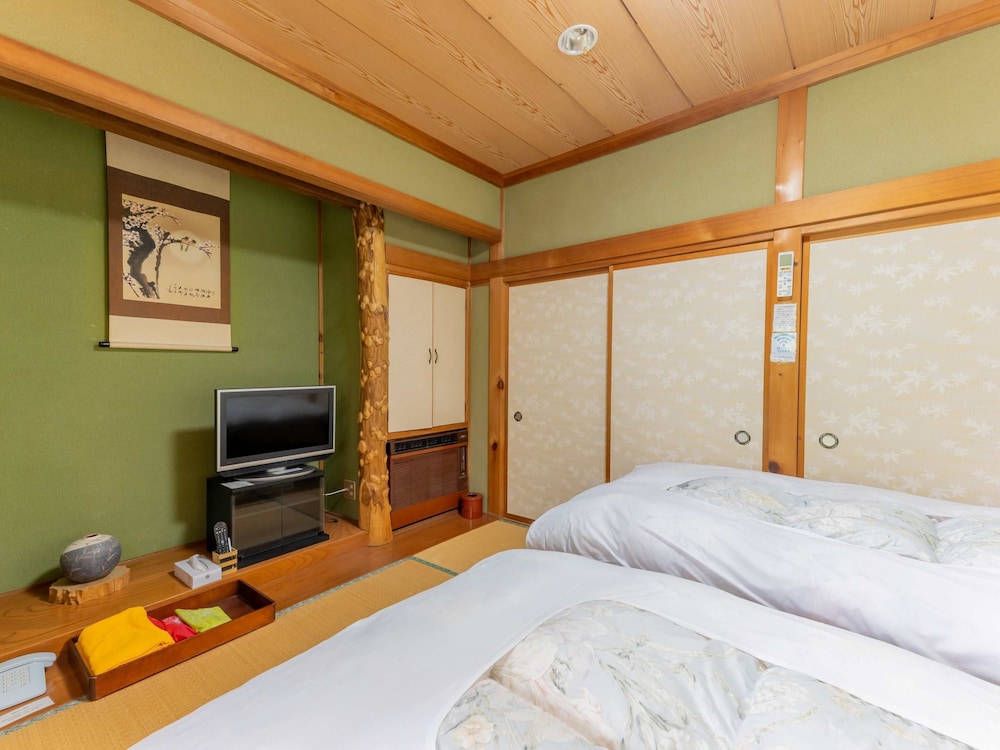 Standard Twin Room, Shared bathroom and toilet, Non Smoking, Garden View