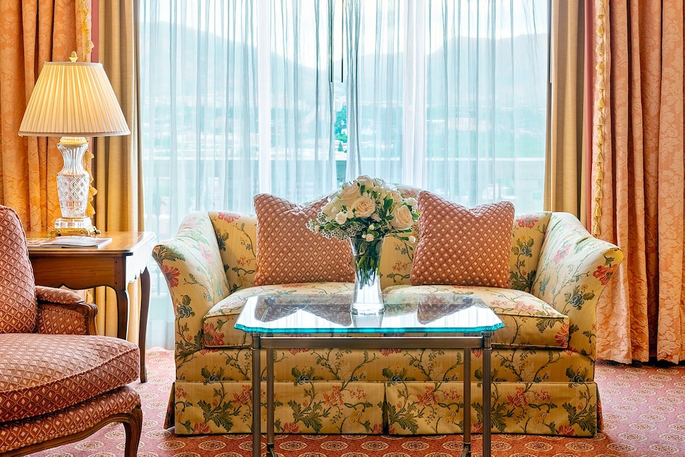 Premier Room, 1 King Bed - Photo 2