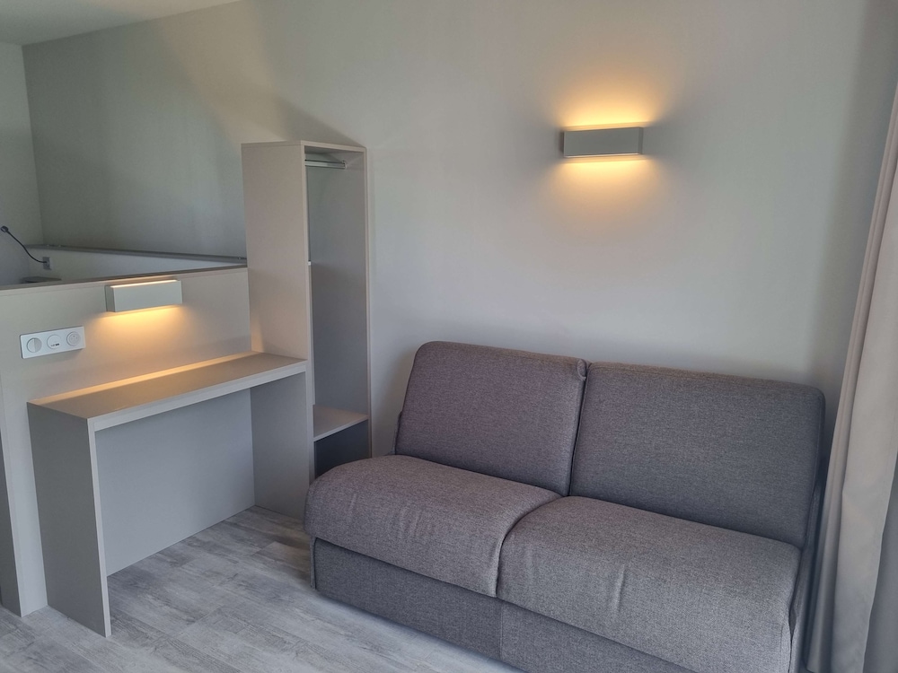 Superior Room, 1 Double Bed with Sofa bed - Photo 4