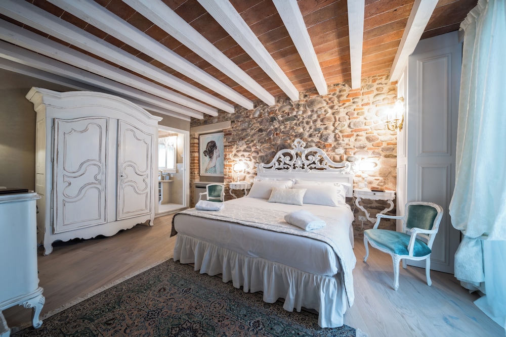 Suite, 1 Queen Bed photo 2