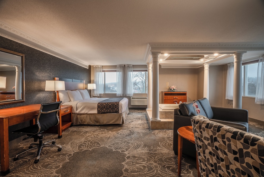Luxury King Suite with Jetted Tub photo 3