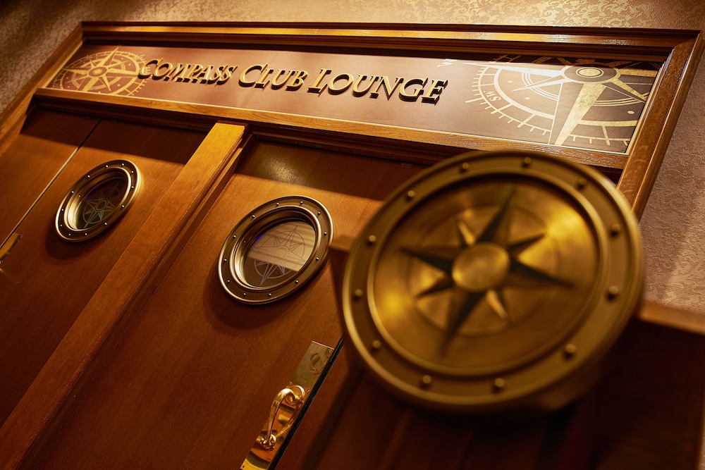 Compass Club Room thumbnail 6