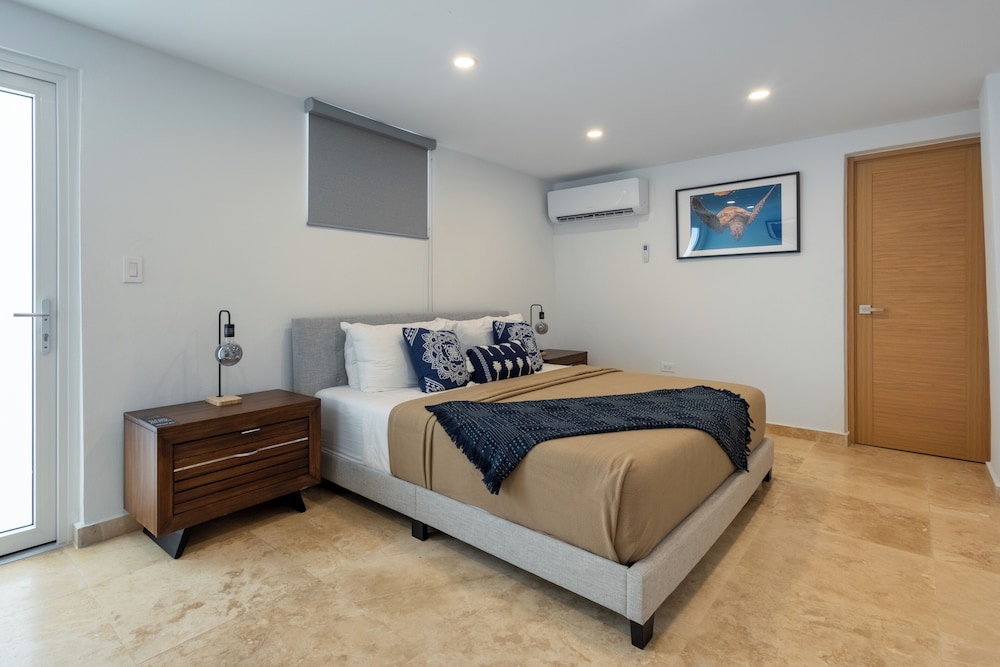 Standard Room, 1 King Bed photo 3