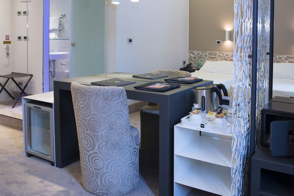 Superior Double or Twin with Sofa Bed - Photo 4