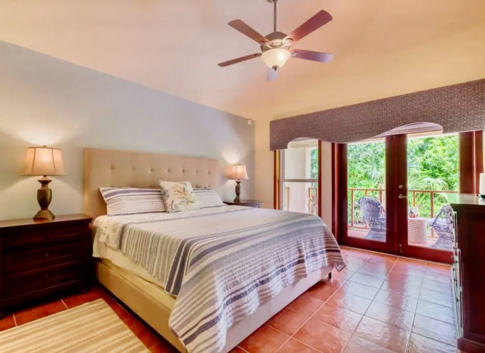 Basic Villa photo 1