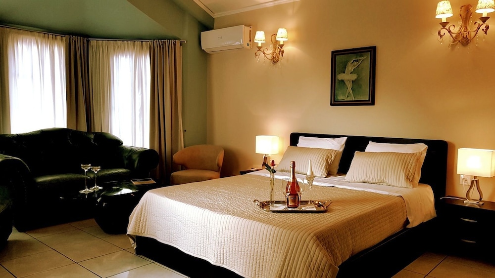 Basic Suite, 1 King Bed, Kitchenette, Sea View