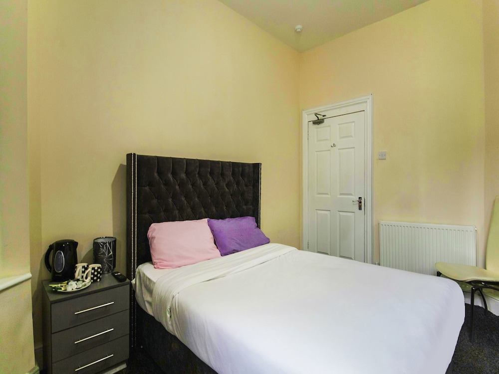 Standard Single Room, Shared Bathroom